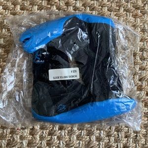 NWT women’s swim boot